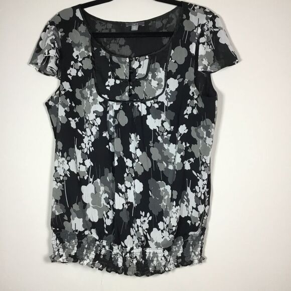 Tops - Ruffle sleeve floaty top with satin covered button detail front peasant size XL